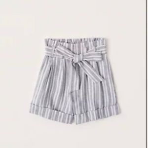 NWOT Abercrombie women’s linen blend belted shorts